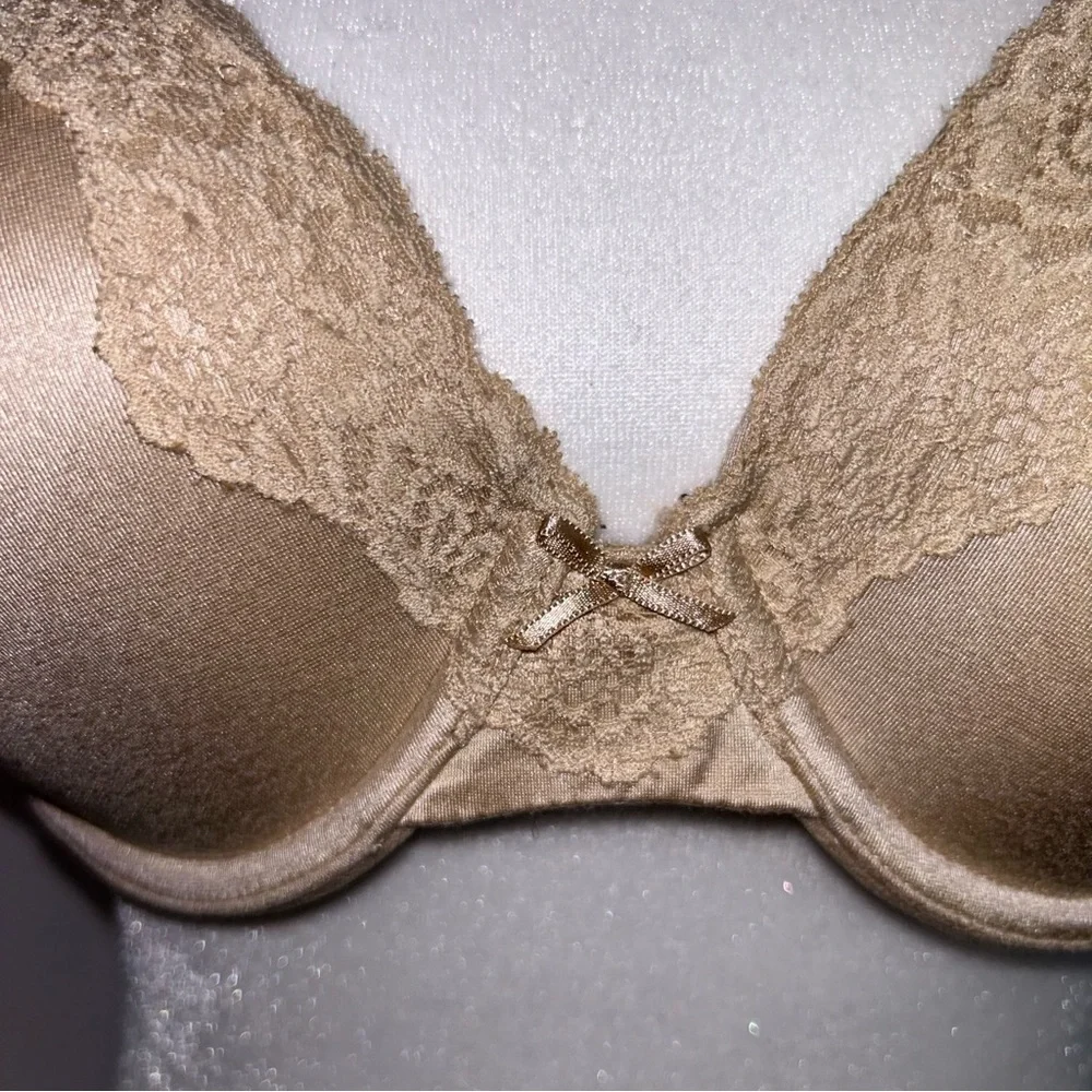 Maidenform Bra Comfort Devotion Lace Lightly Padded Underwire Extra Coverage